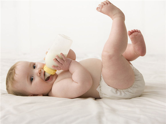 新生儿吐奶怎么回事？新生儿吐奶如何护理？