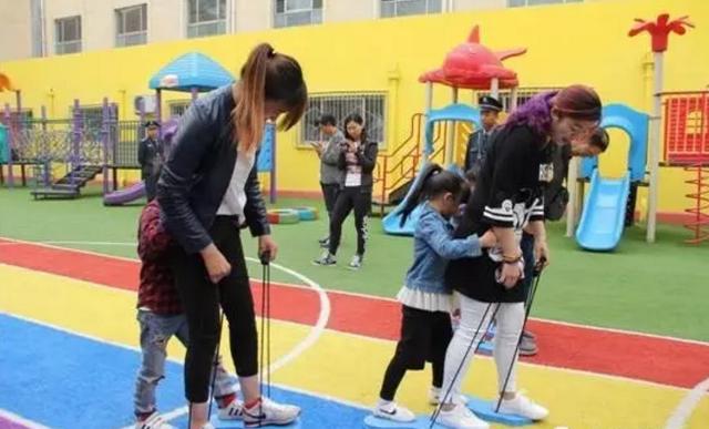 30 个超好玩的幼儿园六一亲子游戏！