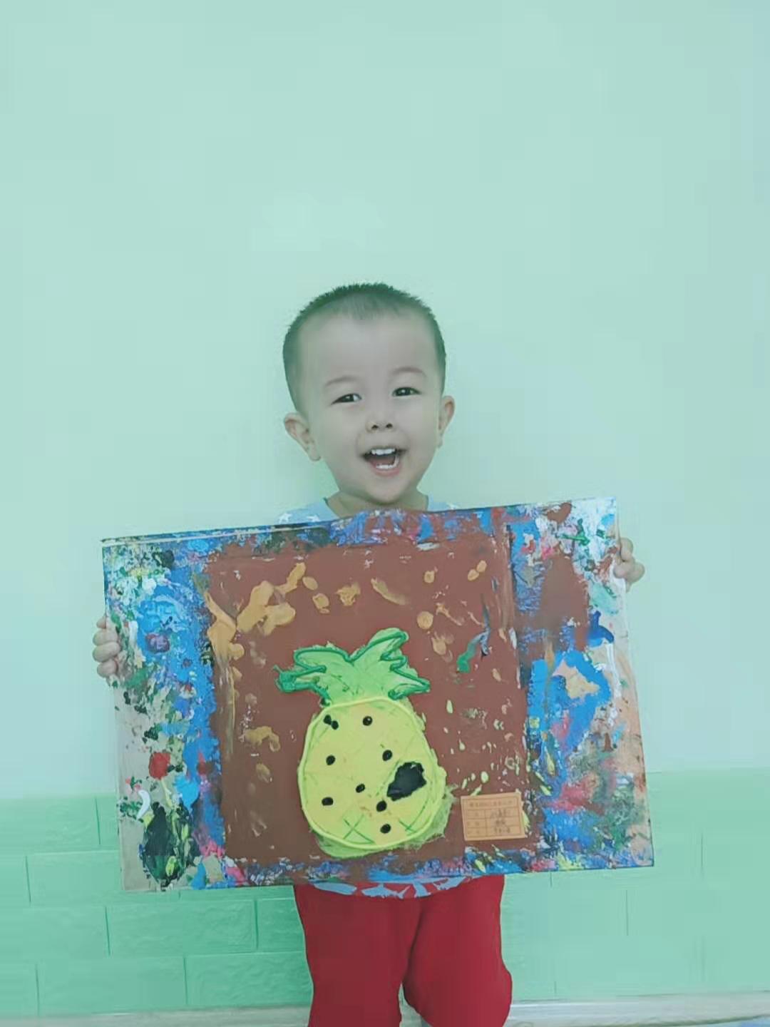 京师澳真2-3岁宝贝美术创作《大菠萝》和《小精灵》作品展示